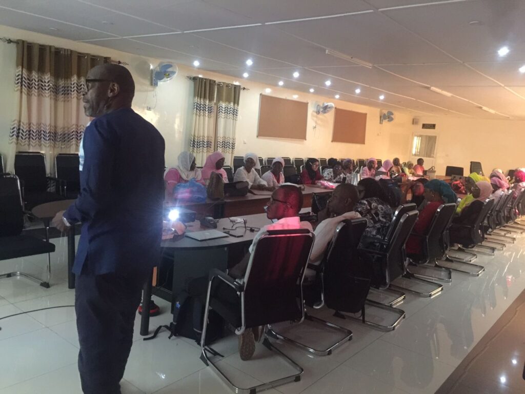 Lancement octobre rose avec amicale des sages-femmes de Mbour -img3