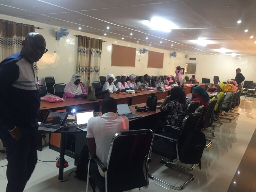Lancement octobre rose avec amicale des sages-femmes de Mbour -img5